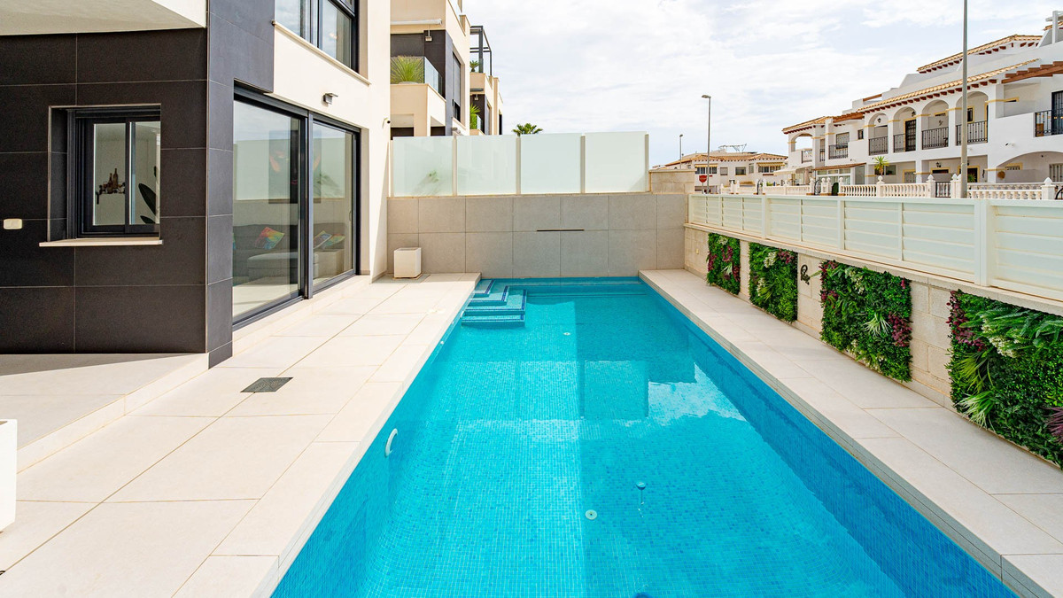 Se vende Villa - Chalet de 4 dormitorios en Costa Blanca, Alicante, España