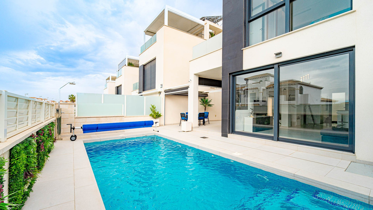 Se vende Villa - Chalet de 4 dormitorios en Costa Blanca, Alicante, España