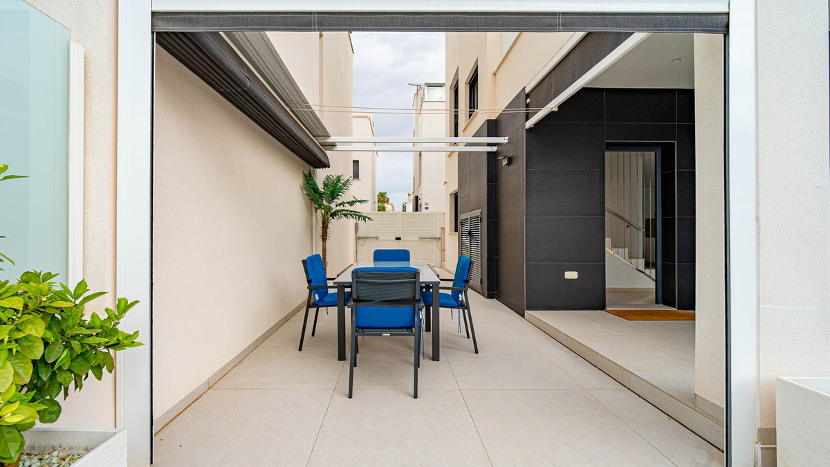 Se vende Villa - Chalet de 4 dormitorios en Costa Blanca, Alicante, España