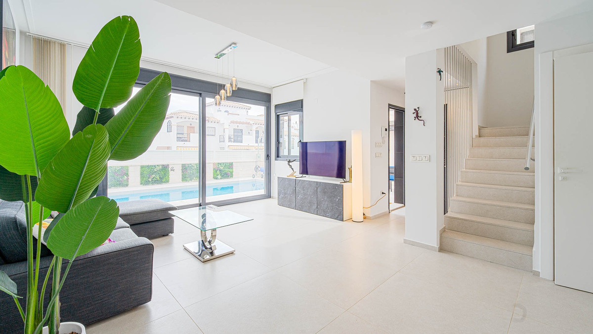 Se vende Villa - Chalet de 4 dormitorios en Costa Blanca, Alicante, España