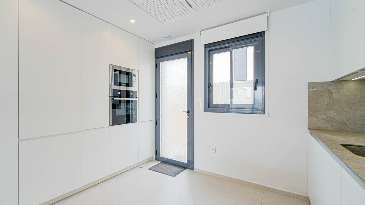 Se vende Villa - Chalet de 4 dormitorios en Costa Blanca, Alicante, España