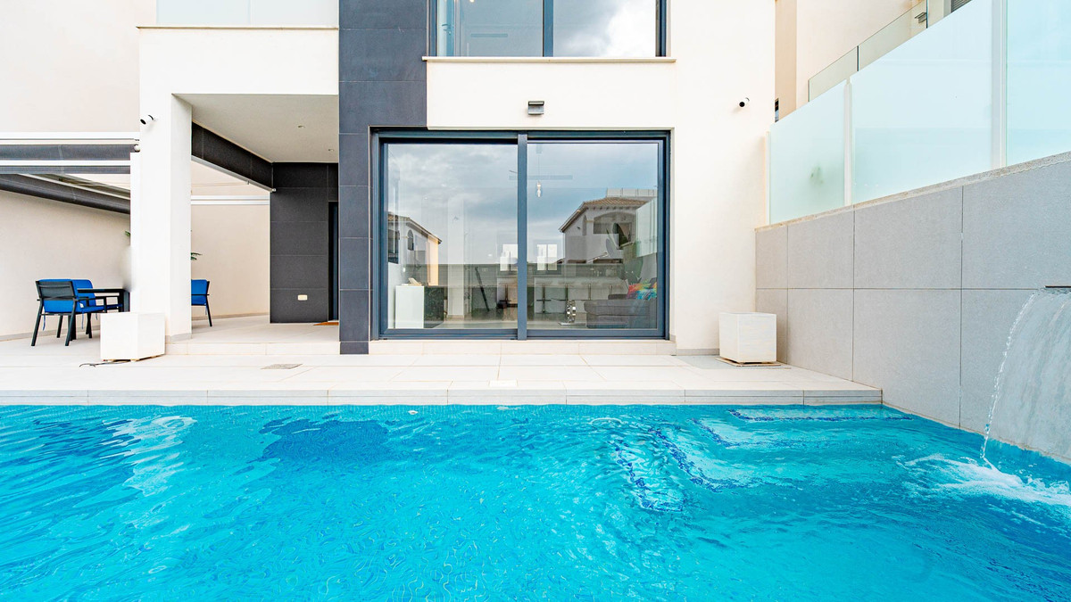 Se vende Villa - Chalet de 4 dormitorios en Costa Blanca, Alicante, España