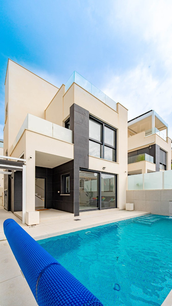 Se vende Villa - Chalet de 4 dormitorios en Costa Blanca, Alicante, España