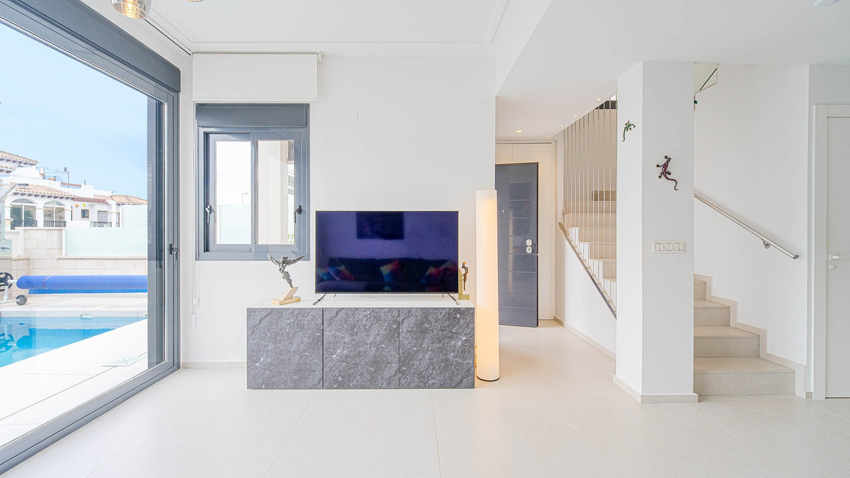 Se vende Villa - Chalet de 4 dormitorios en Costa Blanca, Alicante, España