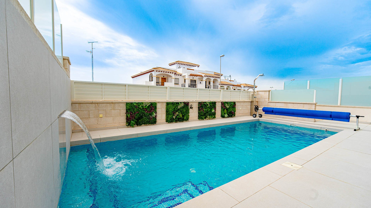 Se vende Villa - Chalet de 4 dormitorios en Costa Blanca, Alicante, España