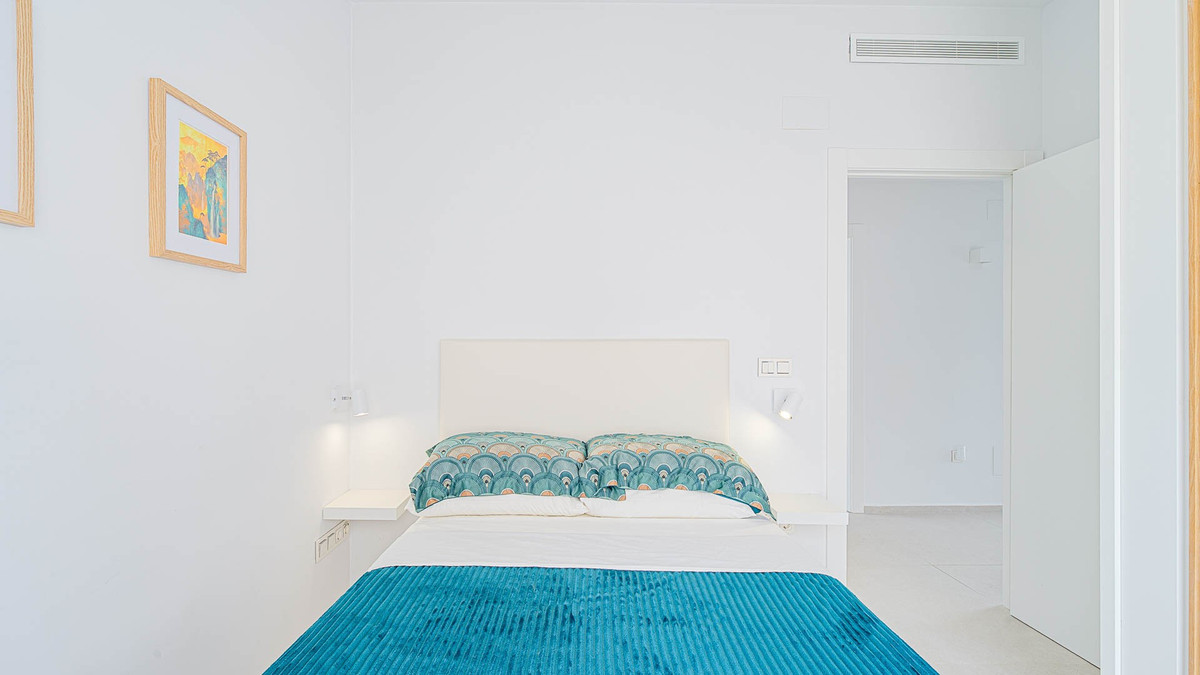 Se vende Villa - Chalet de 4 dormitorios en Costa Blanca, Alicante, España