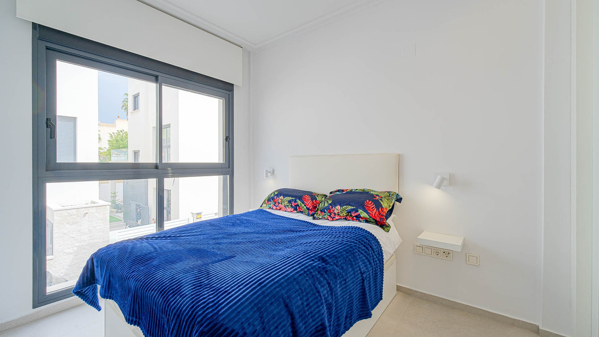 Se vende Villa - Chalet de 4 dormitorios en Costa Blanca, Alicante, España
