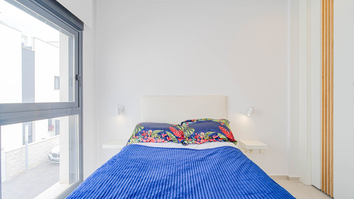 Se vende Villa - Chalet de 4 dormitorios en Costa Blanca, Alicante, España