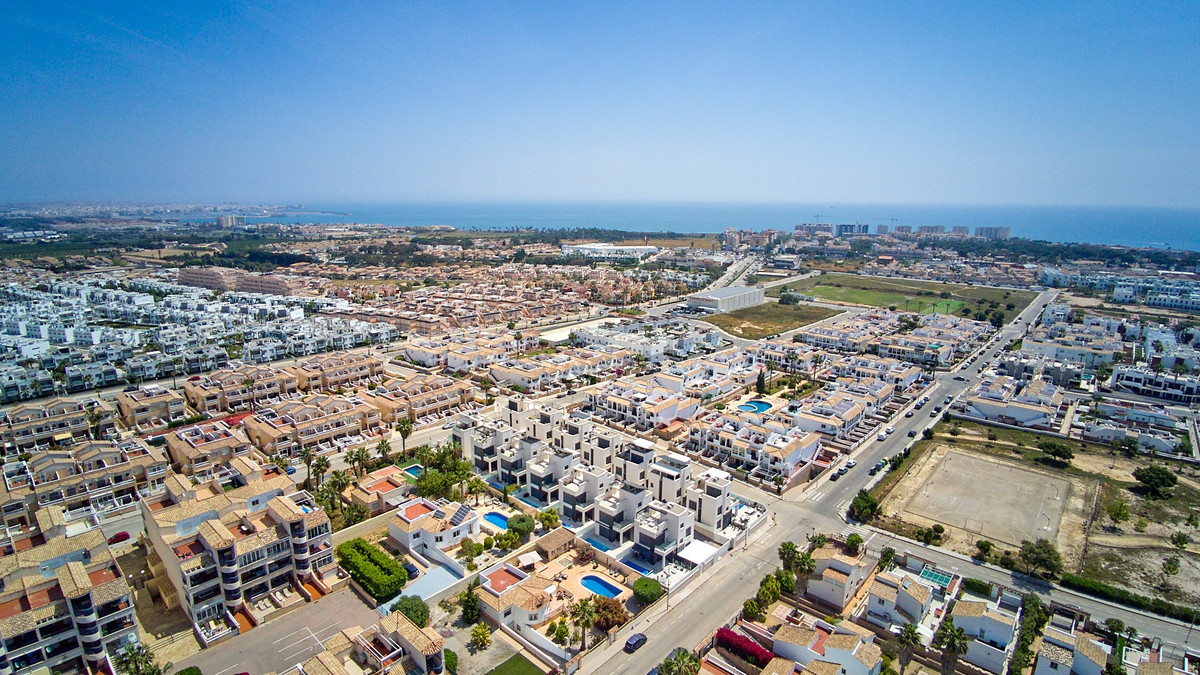 Se vende Villa - Chalet de 4 dormitorios en Costa Blanca, Alicante, España