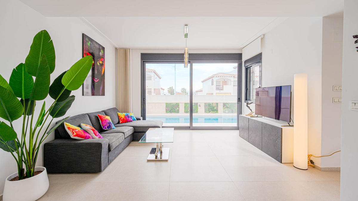 Se vende Villa - Chalet de 4 dormitorios en Costa Blanca, Alicante, España