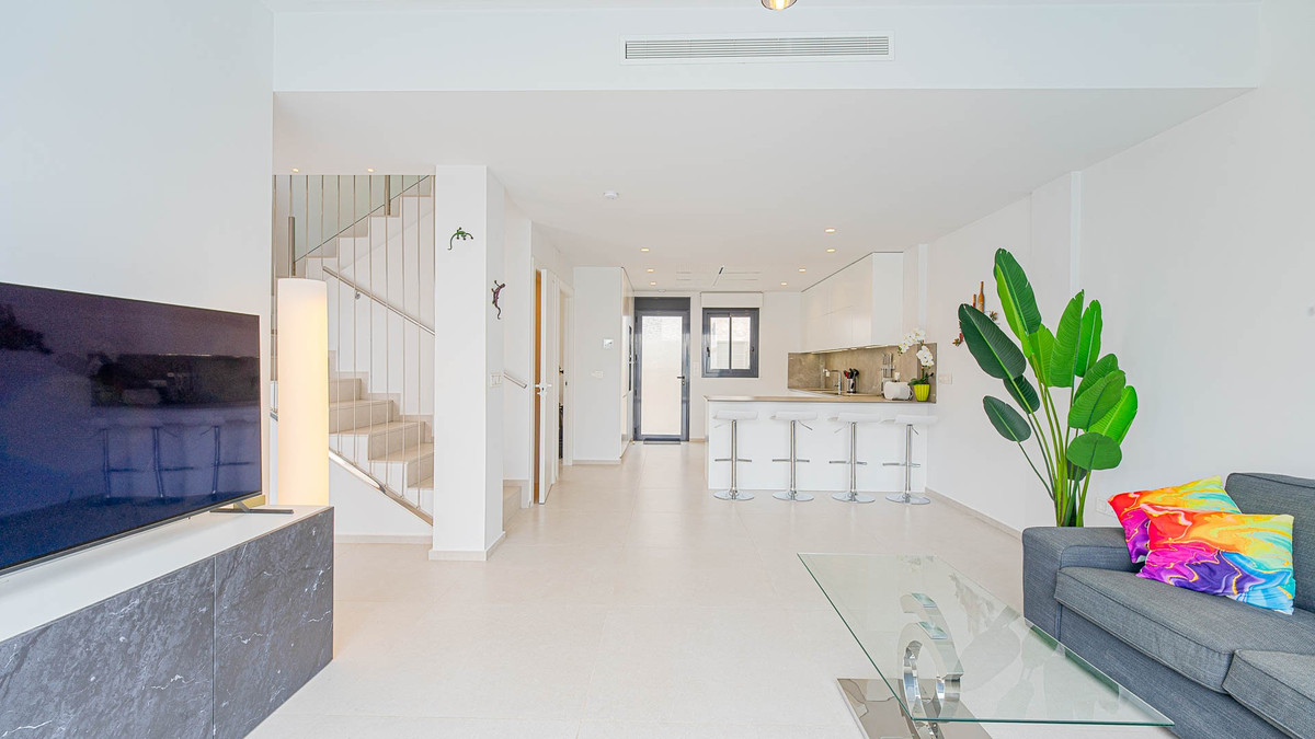 Se vende Villa - Chalet de 4 dormitorios en Costa Blanca, Alicante, España
