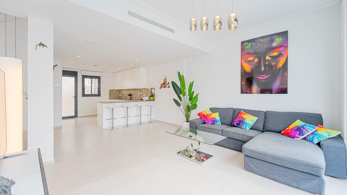 Se vende Villa - Chalet de 4 dormitorios en Costa Blanca, Alicante, España