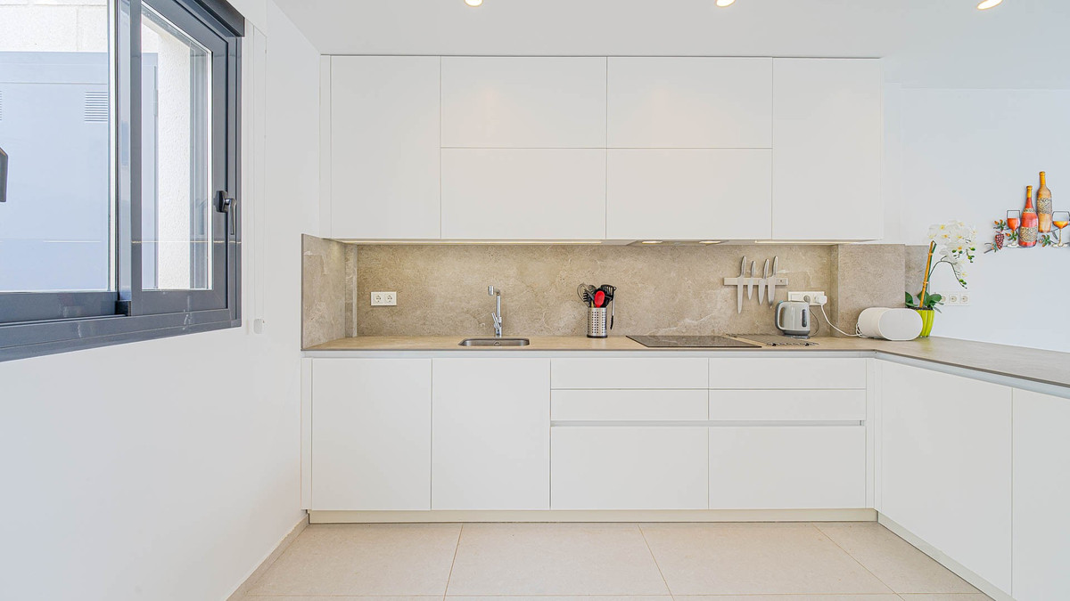 Se vende Villa - Chalet de 4 dormitorios en Costa Blanca, Alicante, España