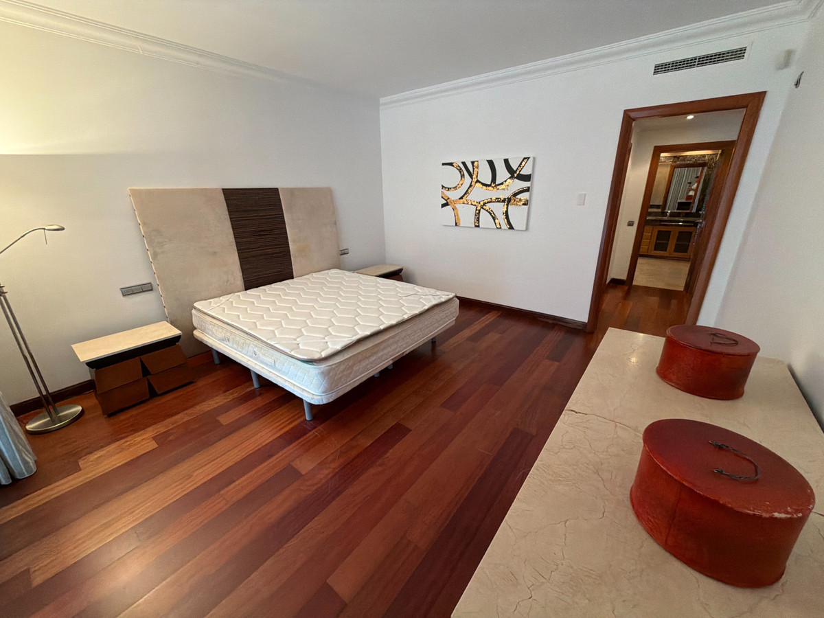 3 Bed Apartment for sale in Puerto Banús Costa Del Sol, Málaga, Spain