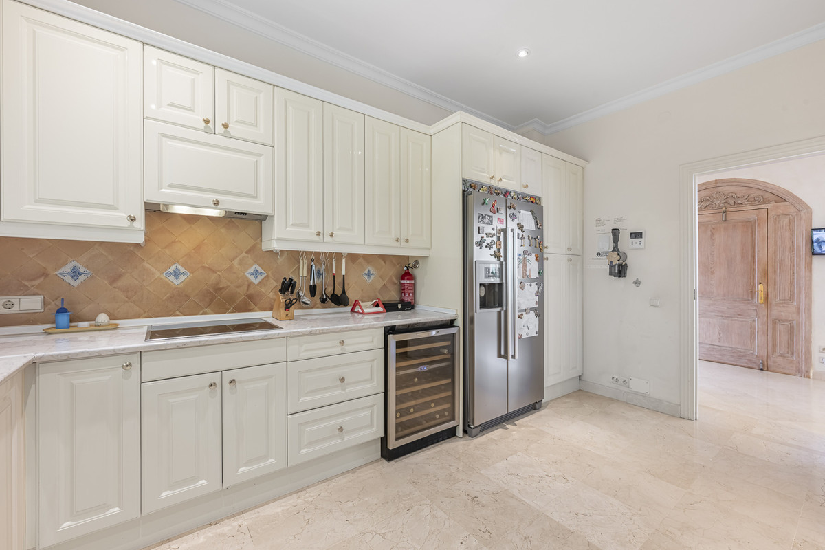 Se vende Villa - Chalet de 6 dormitorios en Costa Del Sol, Málaga, España