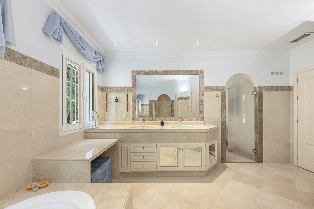 Se vende Villa - Chalet de 6 dormitorios en Costa Del Sol, Málaga, España