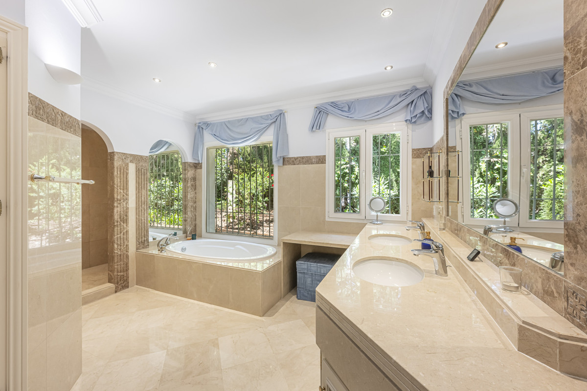 Se vende Villa - Chalet de 6 dormitorios en Costa Del Sol, Málaga, España