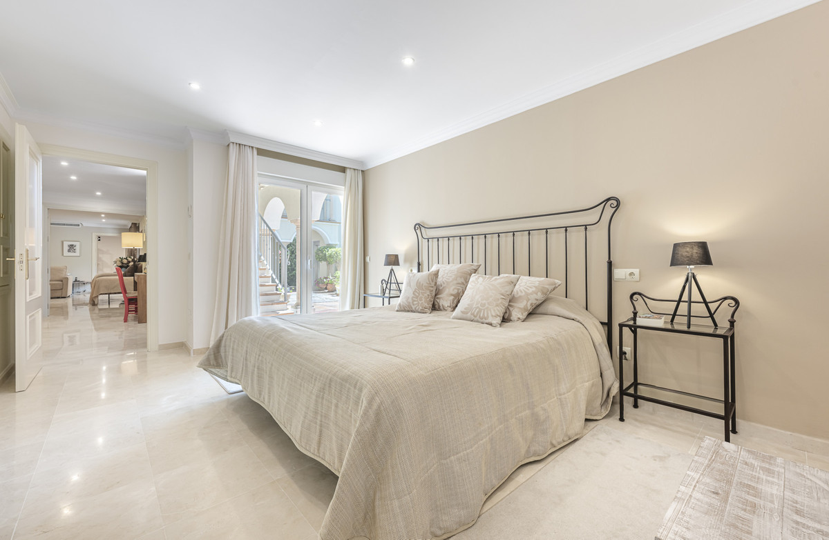 Se vende Villa - Chalet de 6 dormitorios en Costa Del Sol, Málaga, España