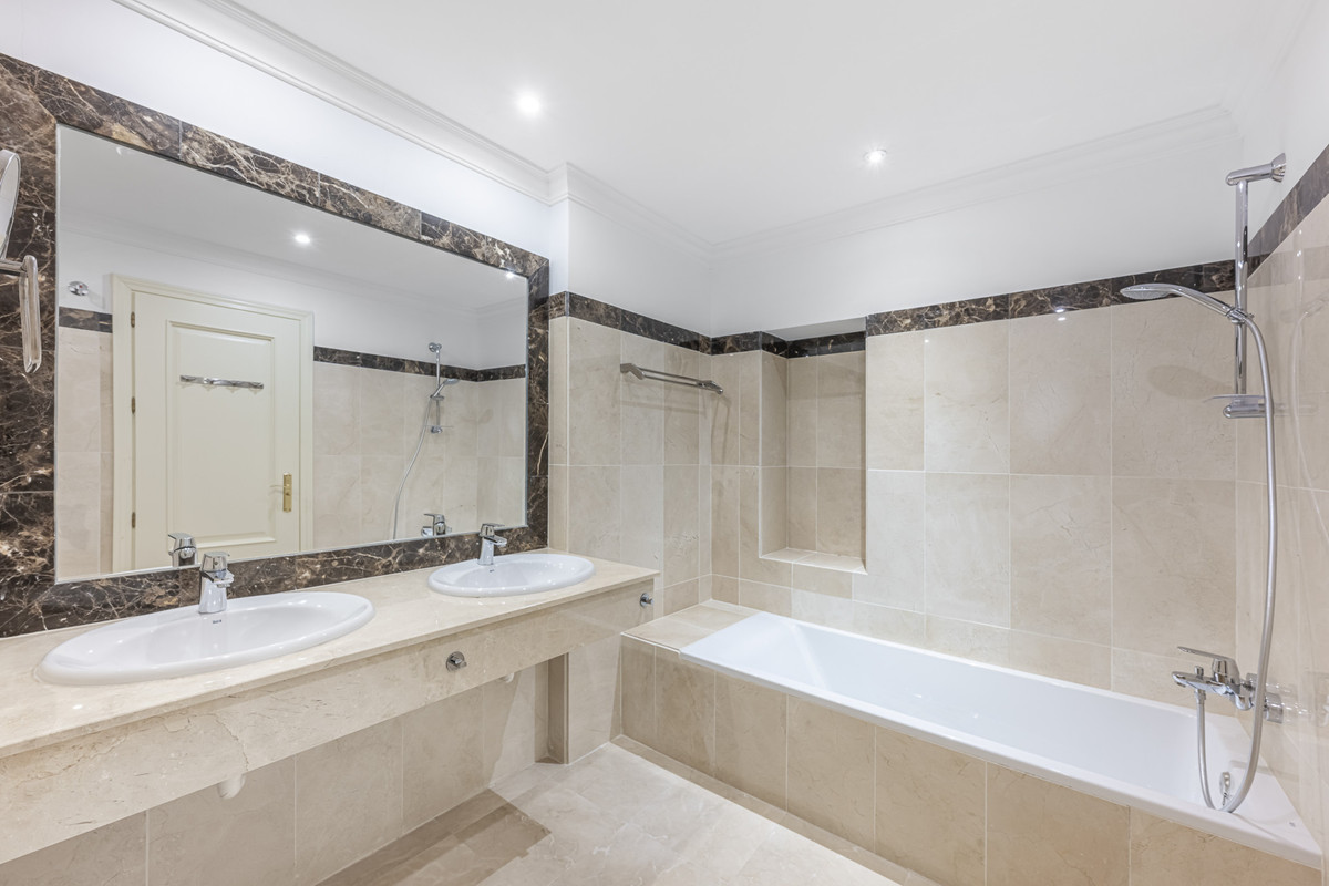 Se vende Villa - Chalet de 6 dormitorios en Costa Del Sol, Málaga, España