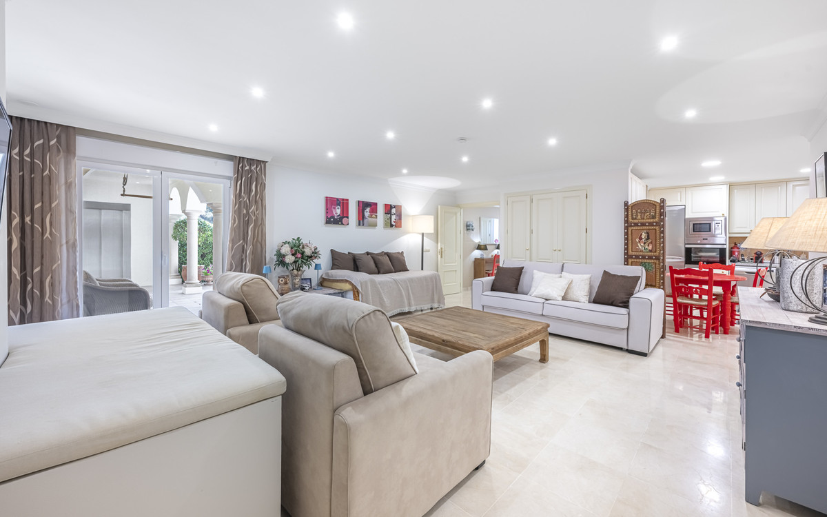 Se vende Villa - Chalet de 6 dormitorios en Costa Del Sol, Málaga, España