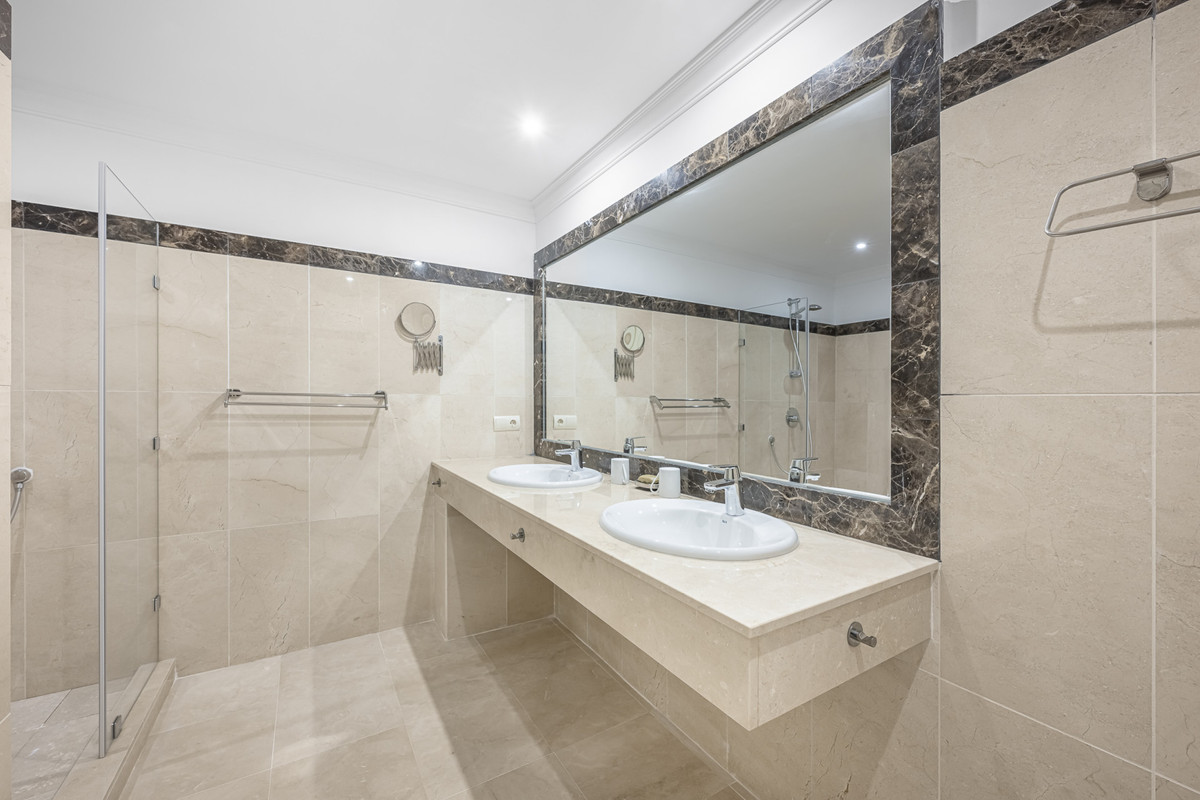 Se vende Villa - Chalet de 6 dormitorios en Costa Del Sol, Málaga, España