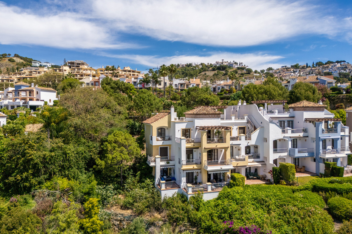 3 Bed Apartment for sale in Los Arqueros Costa Del Sol, Málaga, Spain