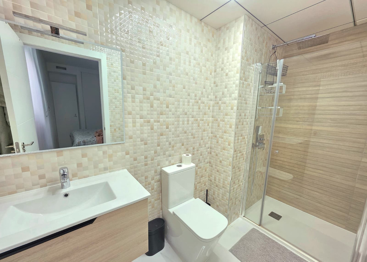 Se vende Apartamento Planta Media de 2 dormitorios en Costa Blanca, Alicante, España
