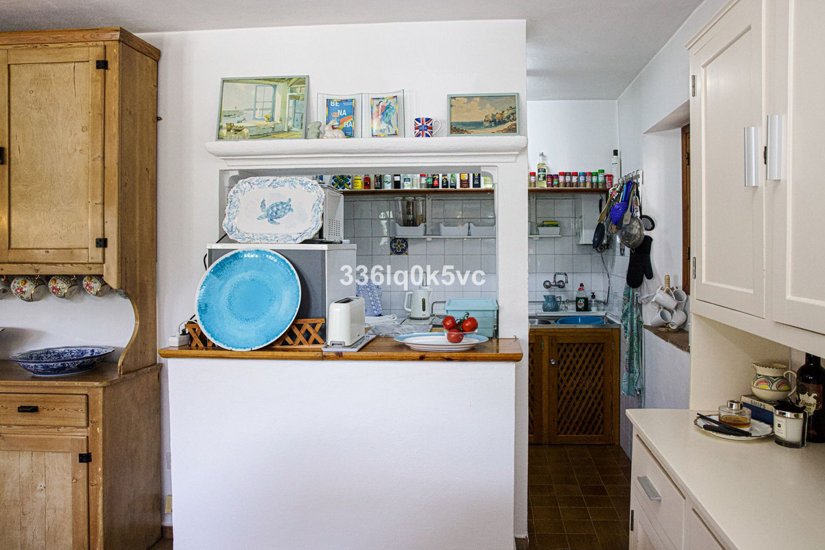 3 Bed Apartment for sale in Benahavís Costa Del Sol, Málaga, Spain