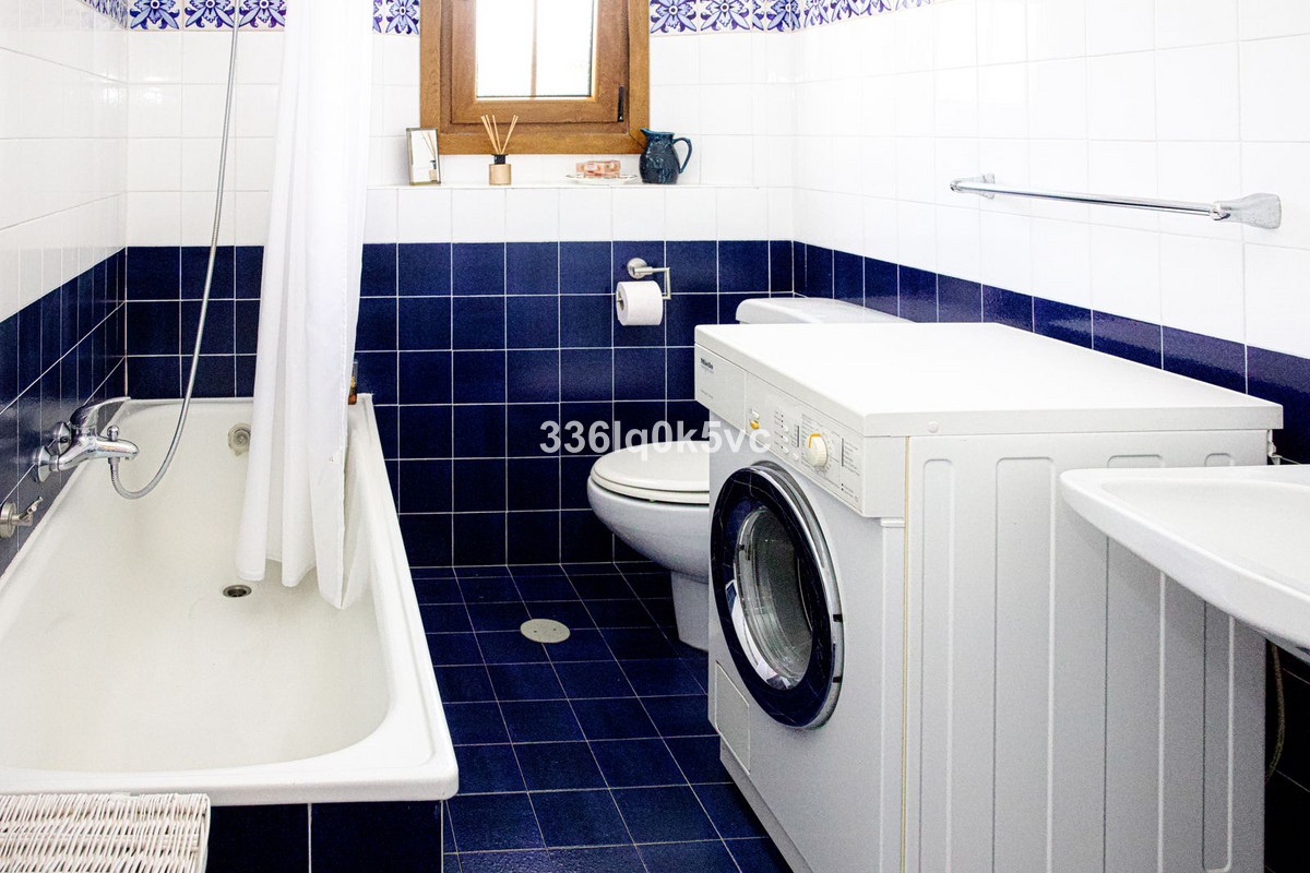 3 Bed Apartment for sale in Benahavís Costa Del Sol, Málaga, Spain