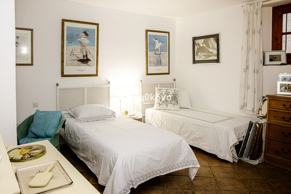 3 Bed Apartment for sale in Benahavís Costa Del Sol, Málaga, Spain