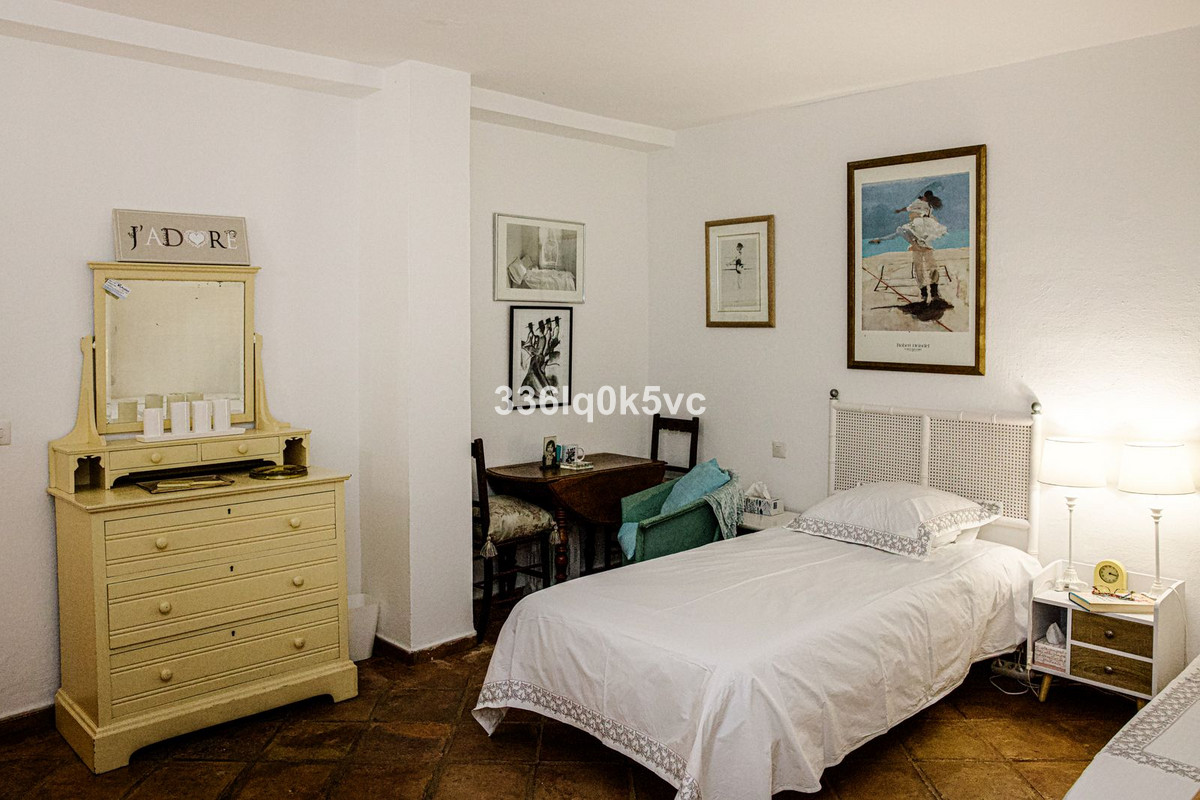 3 Bed Apartment for sale in Benahavís Costa Del Sol, Málaga, Spain