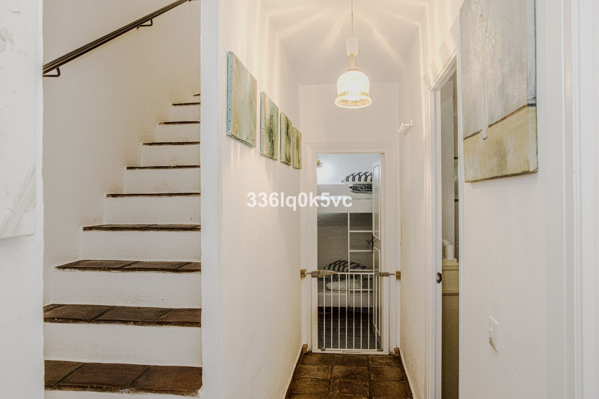 3 Bed Apartment for sale in Benahavís Costa Del Sol, Málaga, Spain