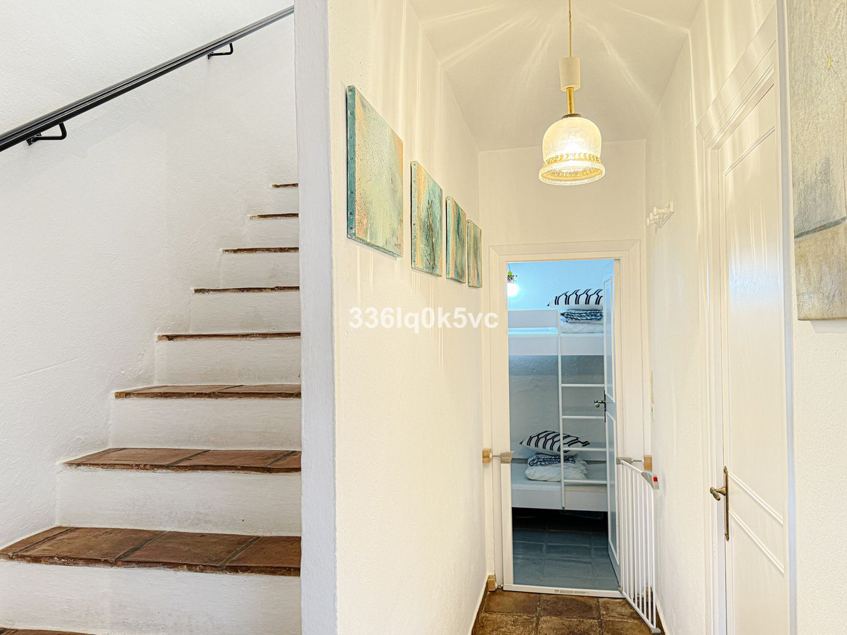 3 Bed Apartment for sale in Benahavís Costa Del Sol, Málaga, Spain