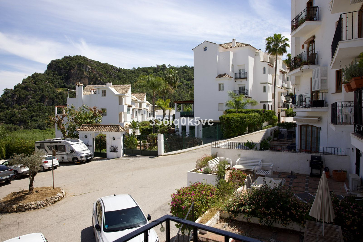 3 Bed Apartment for sale in Benahavís Costa Del Sol, Málaga, Spain