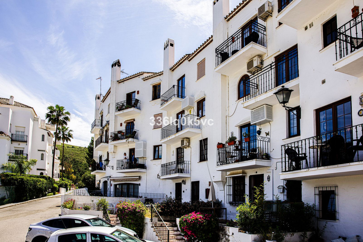 3 Bed Apartment for sale in Benahavís Costa Del Sol, Málaga, Spain