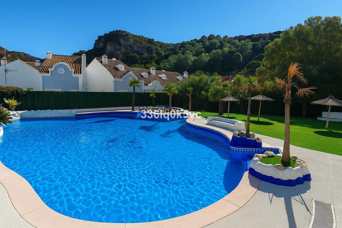 3 Bed Apartment for sale in Benahavís Costa Del Sol, Málaga, Spain