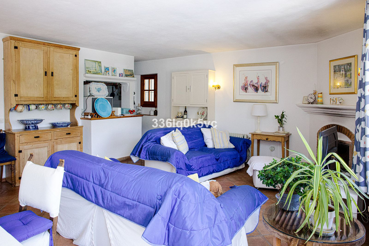 3 Bed Apartment for sale in Benahavís Costa Del Sol, Málaga, Spain