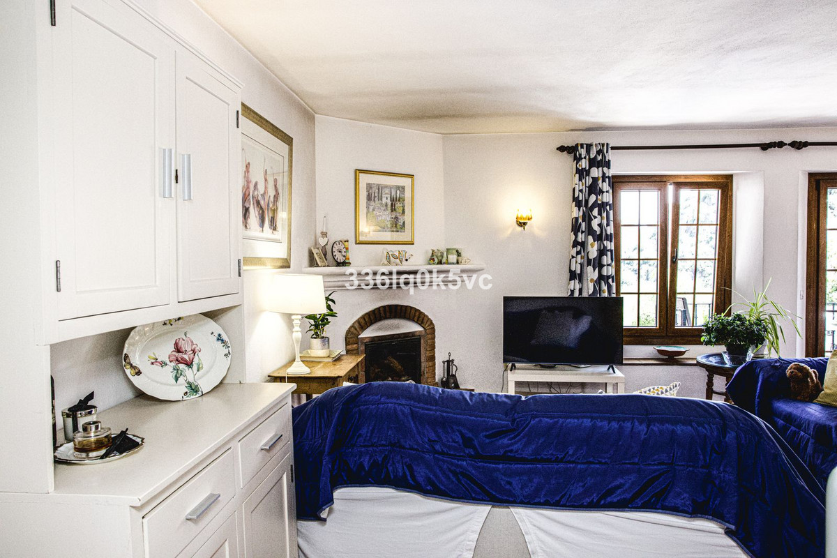 3 Bed Apartment for sale in Benahavís Costa Del Sol, Málaga, Spain