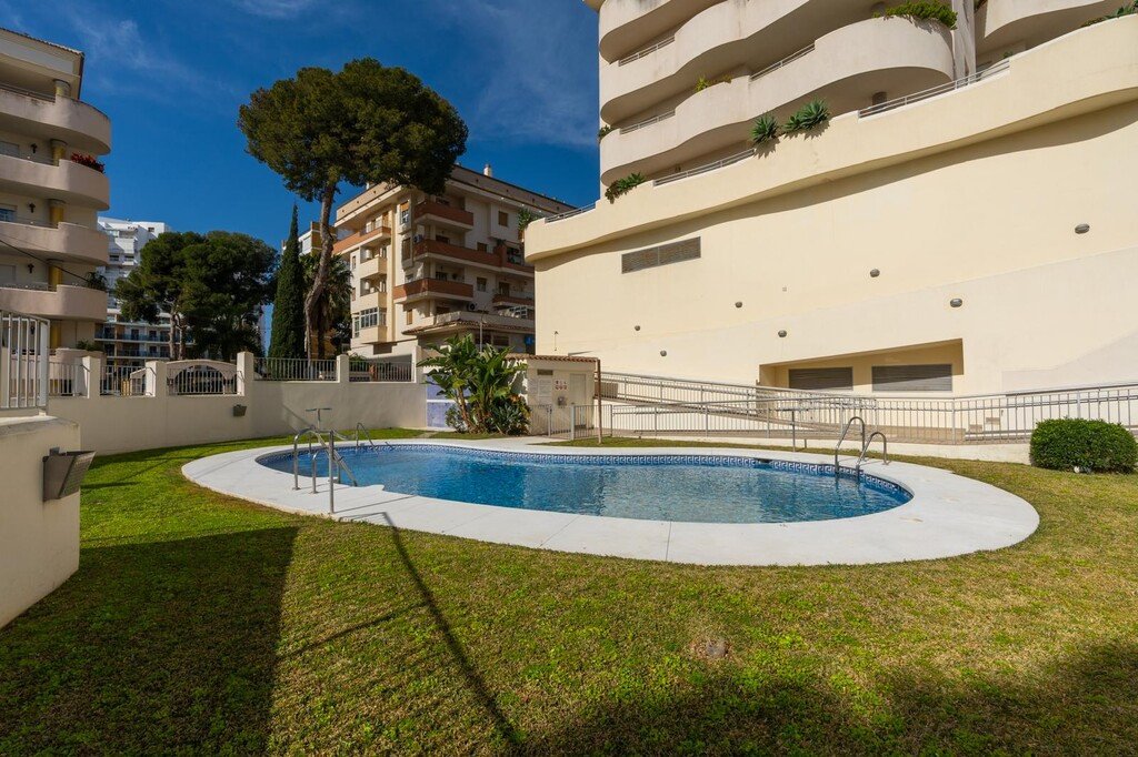 Se vende Apartamento Planta Media de 2 dormitorios en Costa Del Sol, Málaga, España