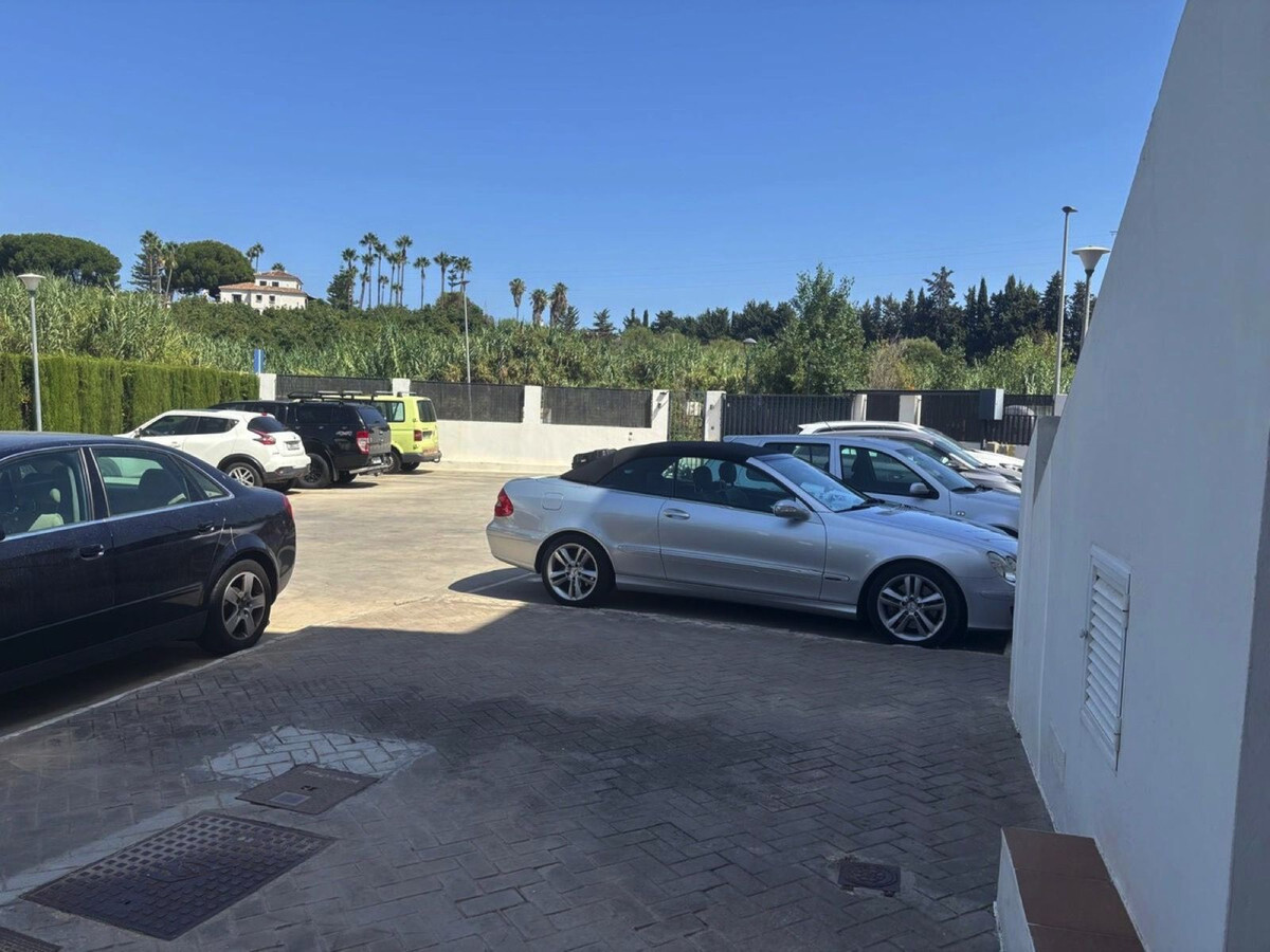 2 Bed Townhouse for sale in Estepona Costa Del Sol, Málaga, Spain