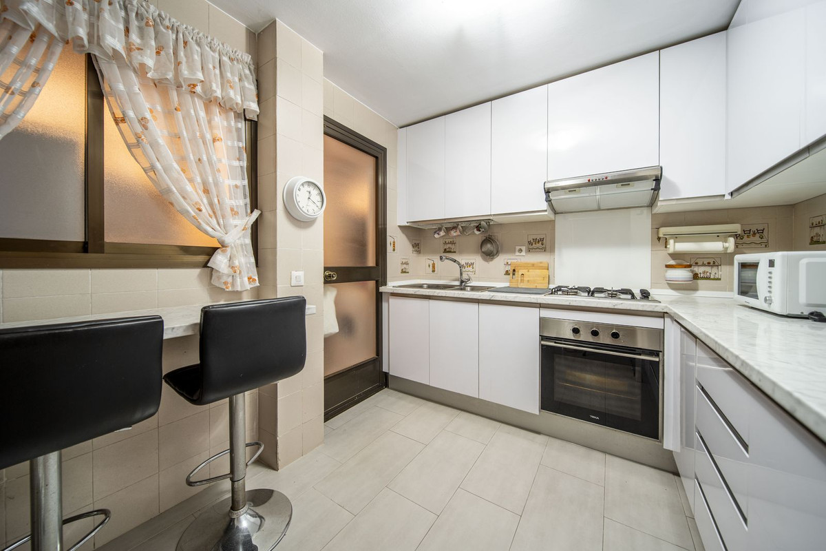 3 Bed Apartment for sale in Fuengirola Costa Del Sol, Málaga, Spain