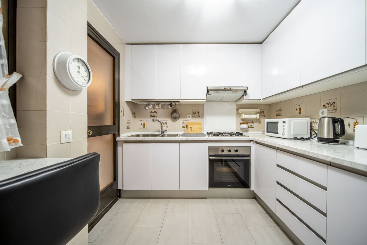 3 Bed Apartment for sale in Fuengirola Costa Del Sol, Málaga, Spain