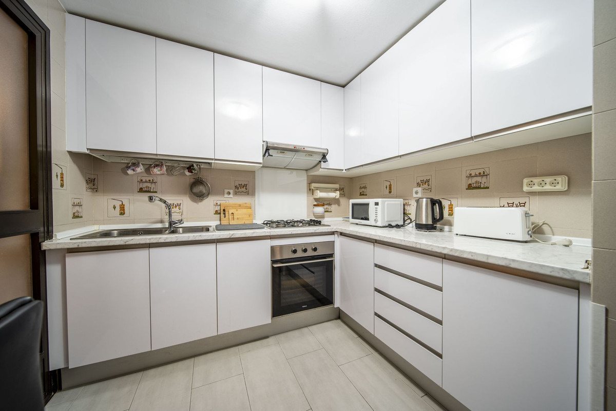3 Bed Apartment for sale in Fuengirola Costa Del Sol, Málaga, Spain