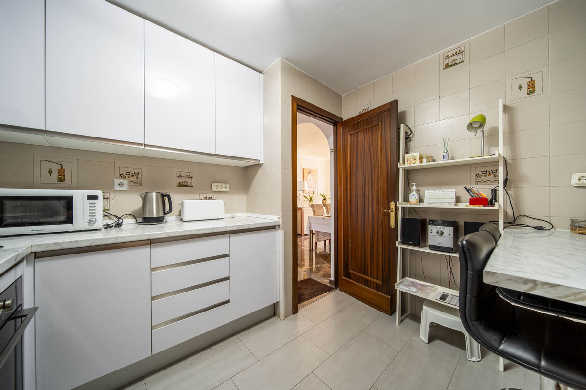 3 Bed Apartment for sale in Fuengirola Costa Del Sol, Málaga, Spain