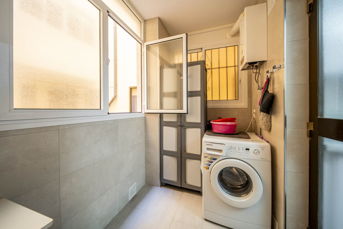 3 Bed Apartment for sale in Fuengirola Costa Del Sol, Málaga, Spain