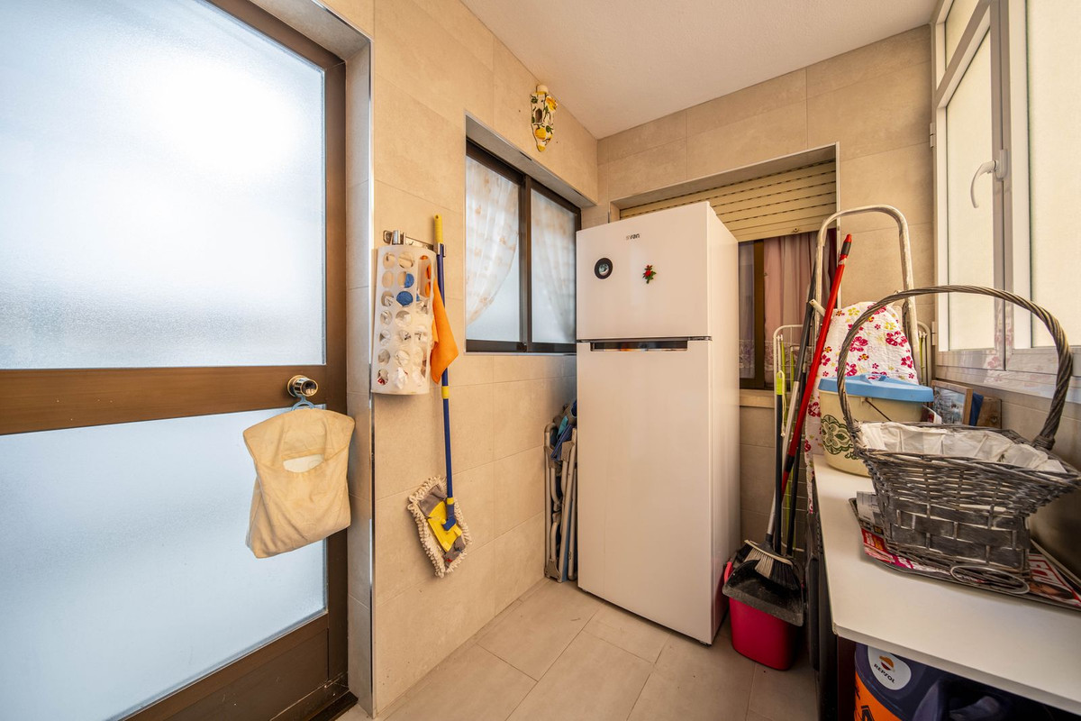 3 Bed Apartment for sale in Fuengirola Costa Del Sol, Málaga, Spain
