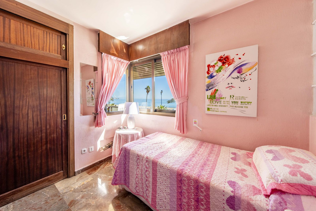 3 Bed Apartment for sale in Fuengirola Costa Del Sol, Málaga, Spain
