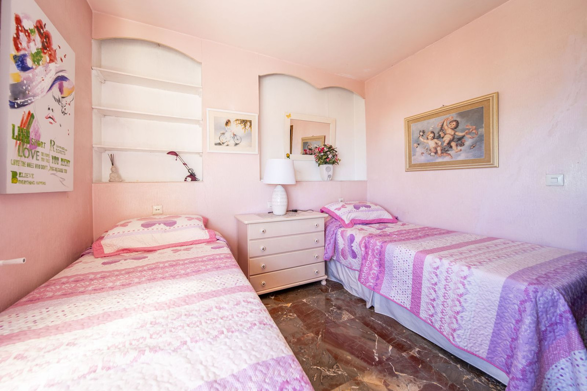 3 Bed Apartment for sale in Fuengirola Costa Del Sol, Málaga, Spain