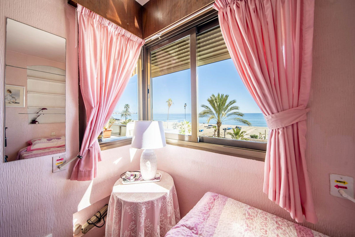 3 Bed Apartment for sale in Fuengirola Costa Del Sol, Málaga, Spain