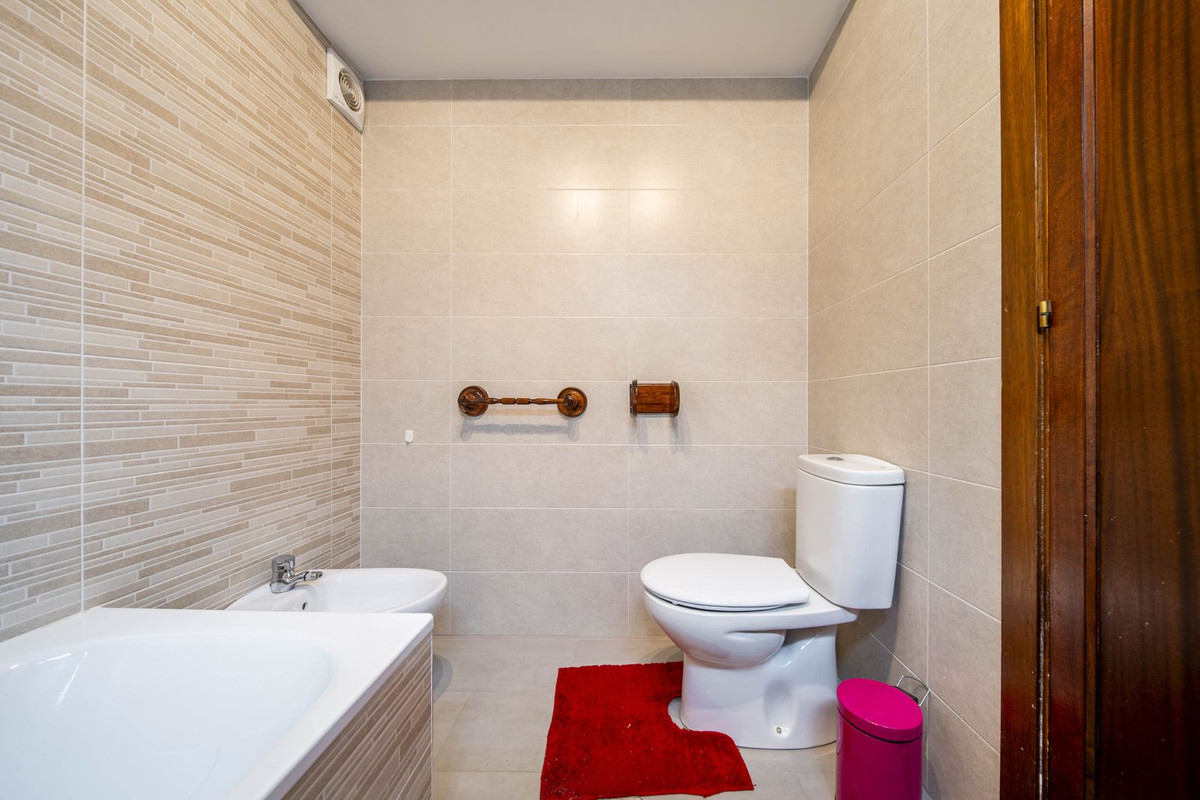3 Bed Apartment for sale in Fuengirola Costa Del Sol, Málaga, Spain
